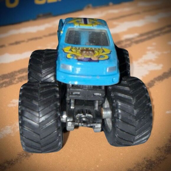 Monster Jam Hot Wheels BACKWARDS BOB Monster Truck 1:64 Diecast A37 - Picture 3 of 7